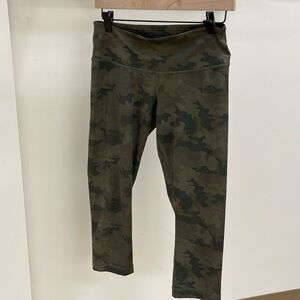 Limited edition size 6 lululemon camo 25” legging